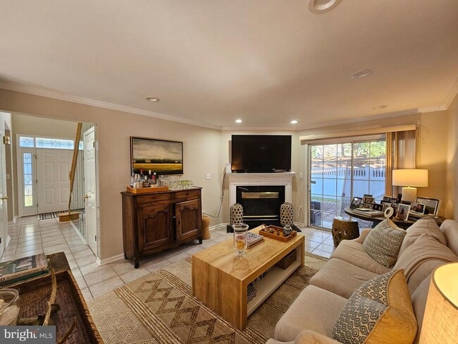 Building Photo - 101 Treymore Ct