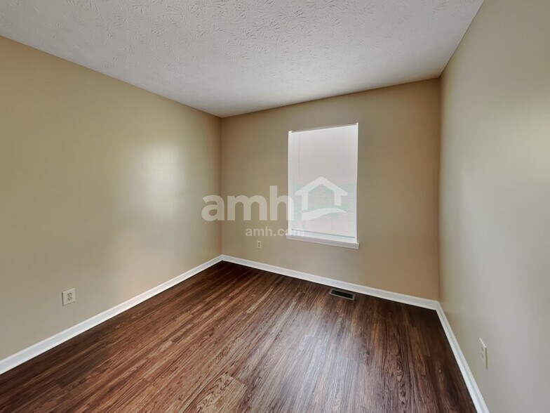 Building Photo - 127 Trails End