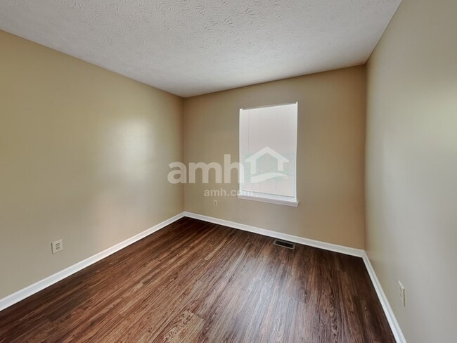 Building Photo - 127 Trails End