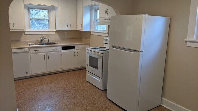 Building Photo - 2 Bed/1 Bath Home in Columbia w/Fence!