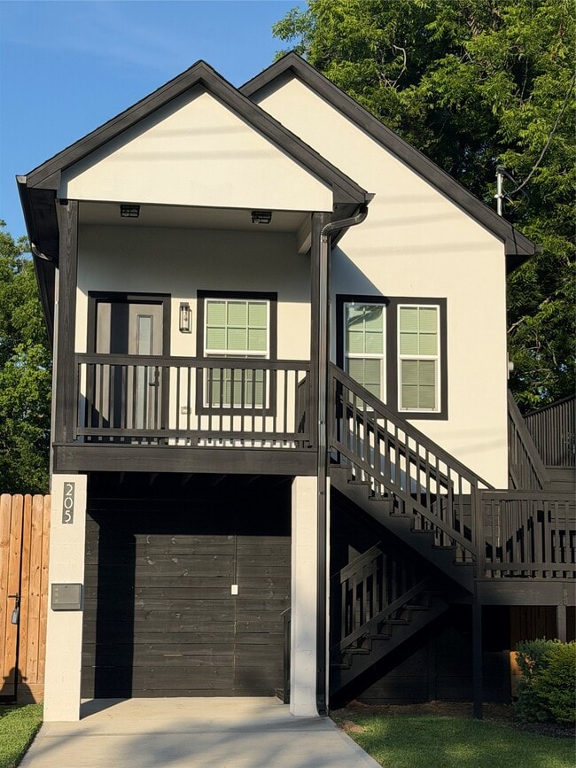 Building Photo - 205 3rd St