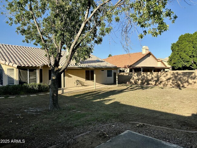 Building Photo - 4833 W Taro Dr