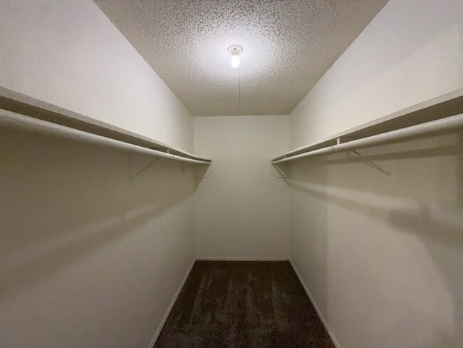Building Photo - 6415 Elm Springs Dr