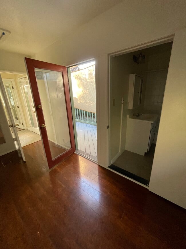 Building Photo - 2360 N Windsor Ave