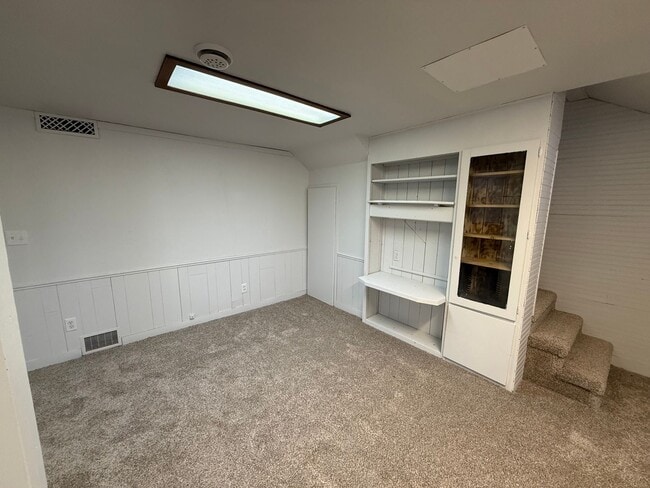 Building Photo - 3 Bedroom Home