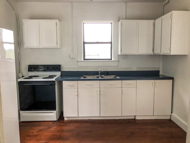 Building Photo - 12852 Florida Ave