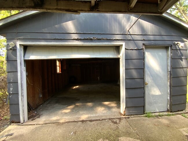 Building Photo - 411 N Beard St