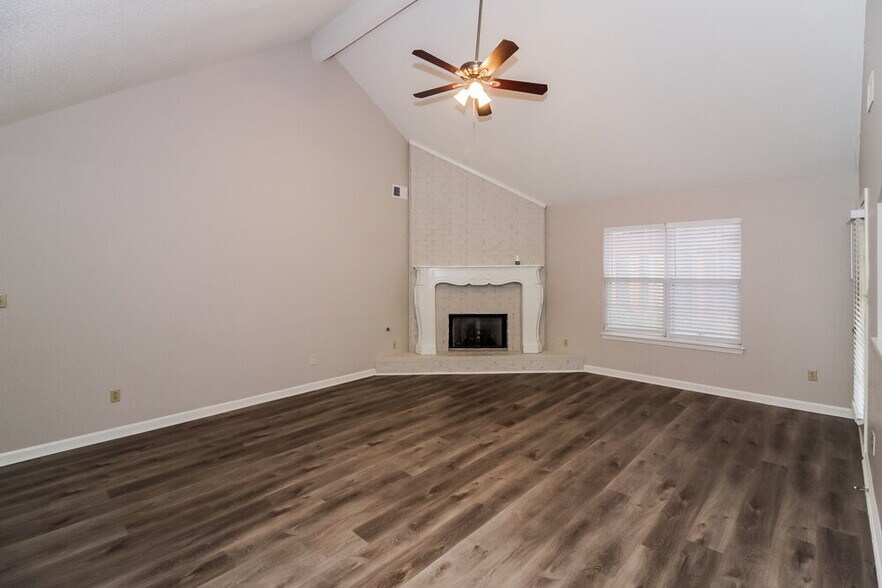 Building Photo - 5694 Pecan Trce