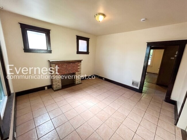 Building Photo - 3 Bed, 2 Bath Home with Off-Street Parking / Vouchers Accepted /Move-In Bonus: Move in this July ...