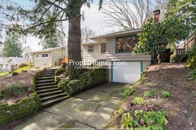 Building Photo - Quintessential Two Bedroom home in SW - Beautiful Backyard!