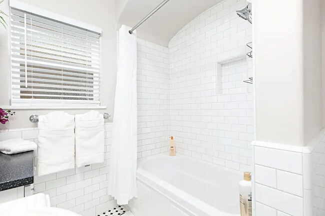 Building Photo - Canyon Home with Views and Solar