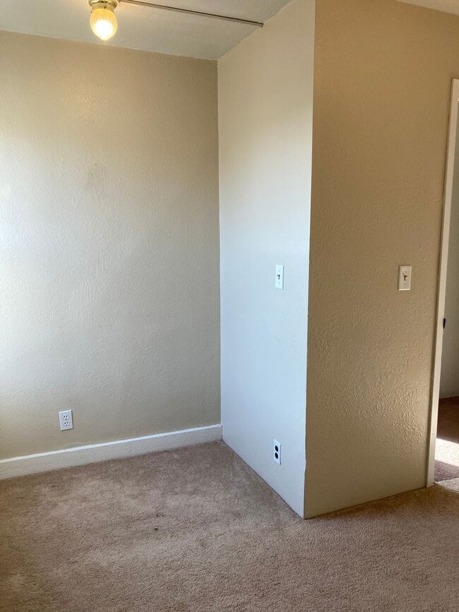 Building Photo - Three Bedroom Single-Family Home Close To Downtown