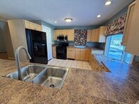 Building Photo - 332 Lydall St