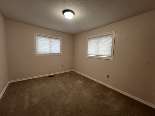 Building Photo - 1345 SE Madison St