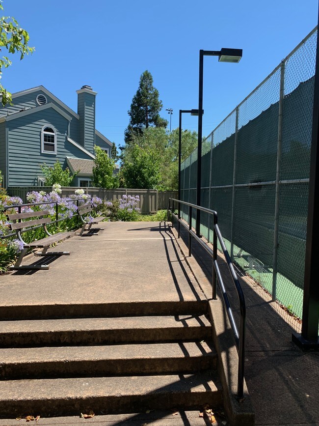 Building Photo - 1938 Stratton Cir