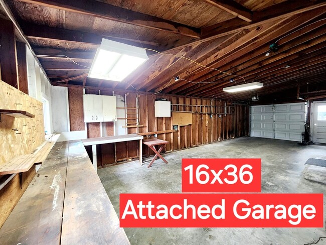 Building Photo - 612 6th St SW