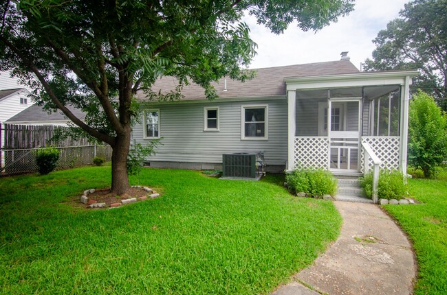 Building Photo - Gorgeous family home rental in Norfolk!