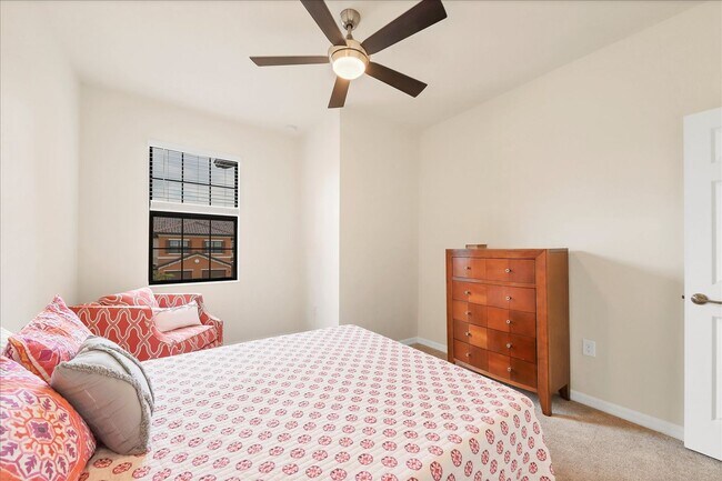 Building Photo - Seasonal Short-Term 3 Bedroom 2.5 Bathroom Townhouse located in Gran Paradiso!
