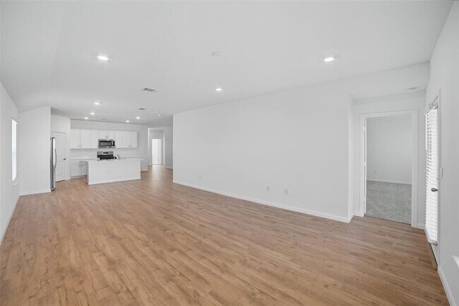 Building Photo - 445 Mustang Dr