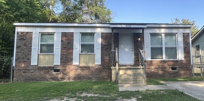 Primary Photo - 2208 Grady St