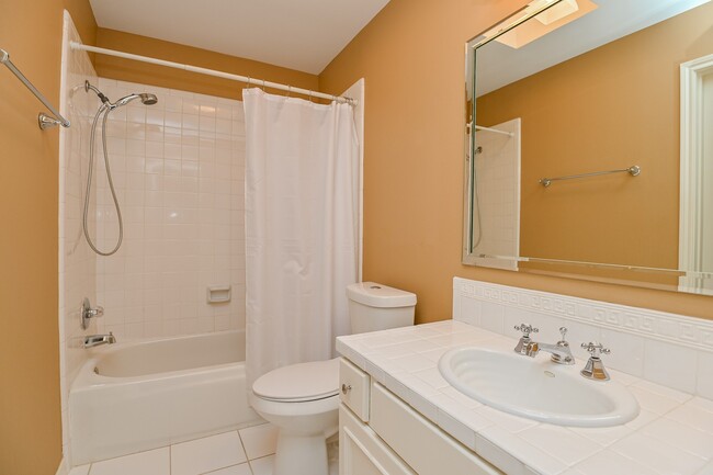 Building Photo - 294 Sugar Berry Cir