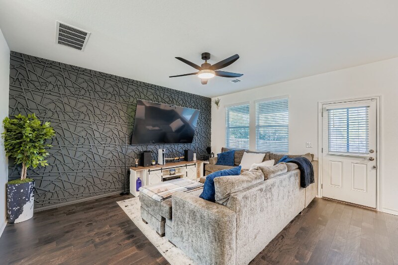 Building Photo - 2902 Bronx Dr