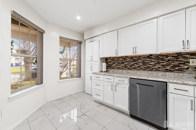 Building Photo - 155 Salem Rd