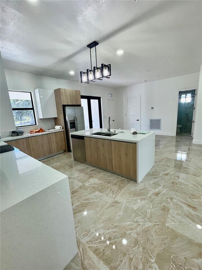 Building Photo - 435 N Quebrada St