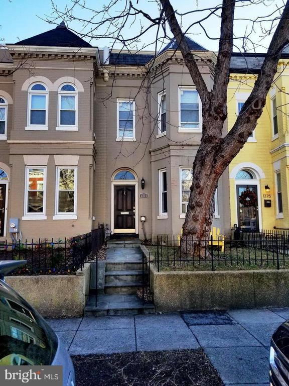 Building Photo - 1377 F St NE