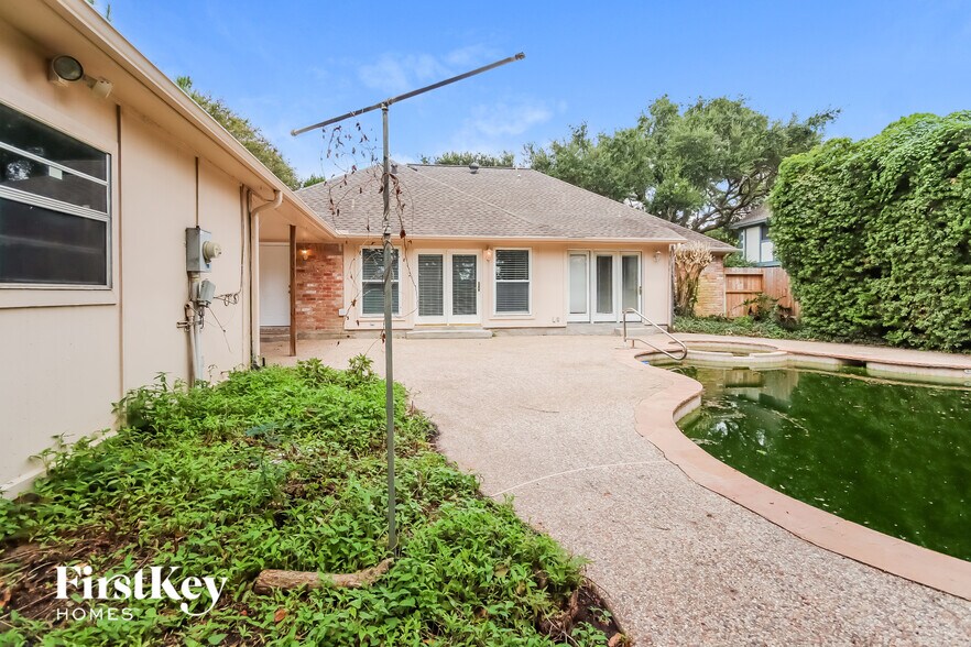 Building Photo - 3823 Pleasant Valley Dr