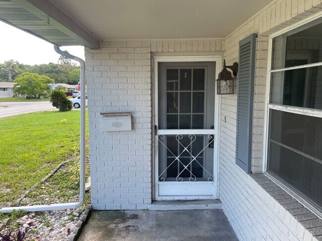Building Photo - 2/1.5/1 New Port Richey
