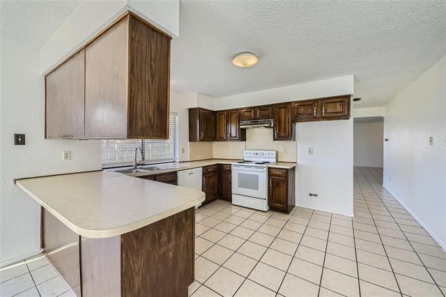 Building Photo - 2200 Sequoia Ln