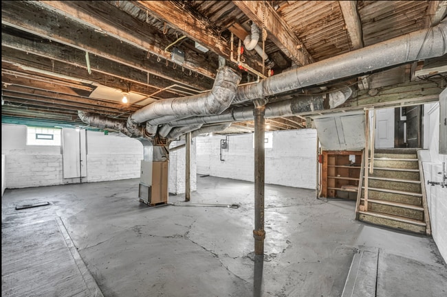Building Photo - 788 London Rd