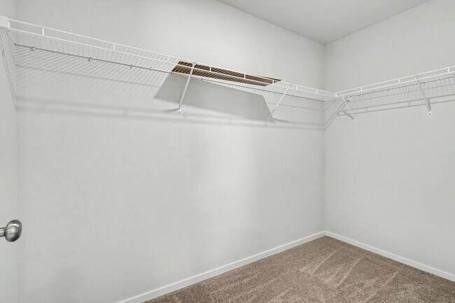 Building Photo - 4 Bed (plus BONUS ROOM), 2.5 Bath Newer Home in NE Salem