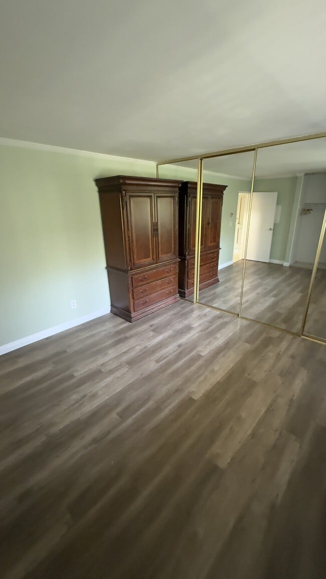 Building Photo - 420 Redondo Ave
