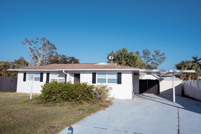 Building Photo - 6671 Fiesta Way