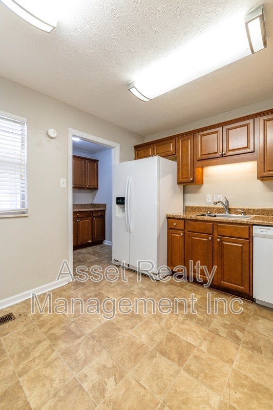 Building Photo - 11719 S Williamsburg Dr