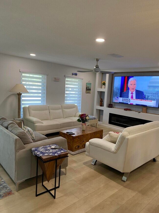 Building Photo - 1050 NW 6th Terrace