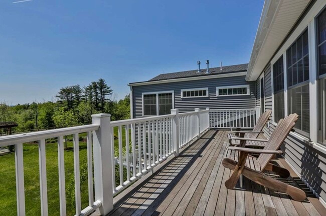 Building Photo - 26 N Main St