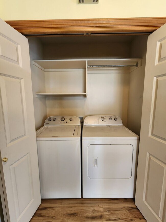 Building Photo - Beautiful 3 Bedroom, 2 Bathroom Home in Aspen Place!