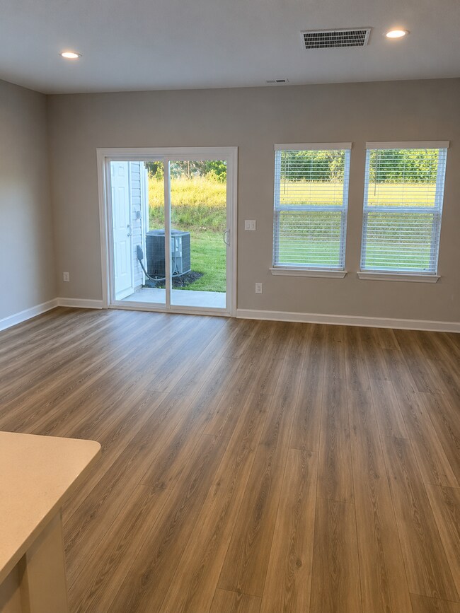 Building Photo - Wonderful Townhome with Pickleball Court