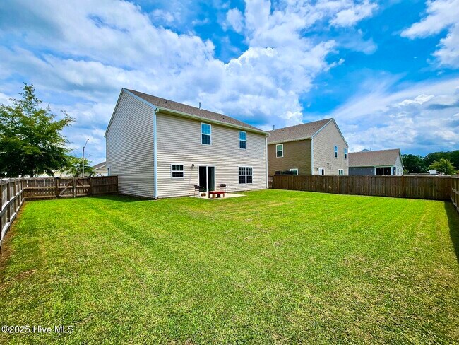 Building Photo - 509 Dakota Ave