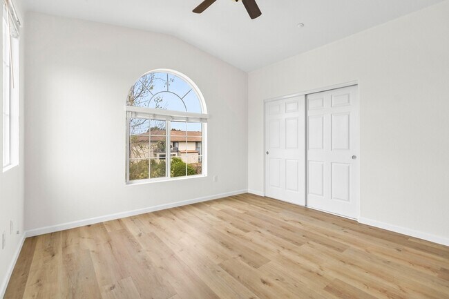 Building Photo - 308 Island Way