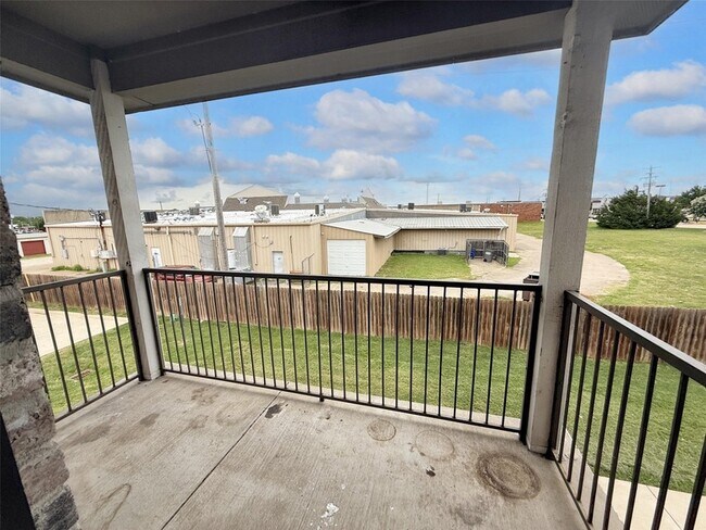 Building Photo - 512 E Hazelwood St