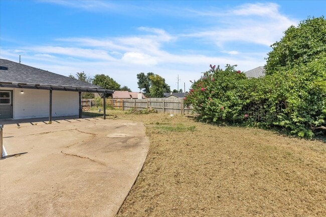 Building Photo - 9800 Willow Wind Dr