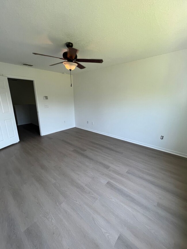 Building Photo - 3 Bedroom Townhome for Rent