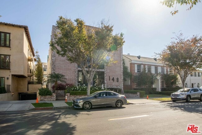 Building Photo - 148 S Reeves Dr