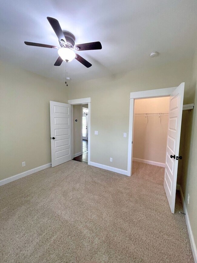 Building Photo - 3/2 updated home with amenities
