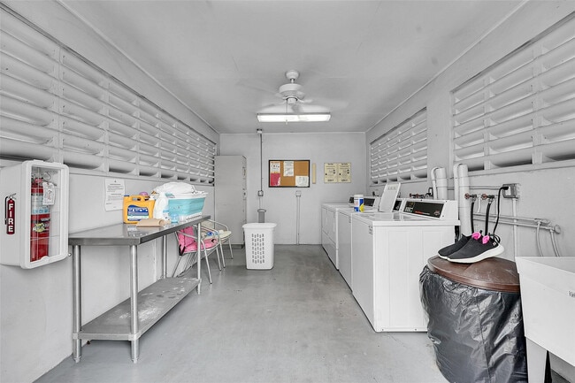 Building Photo - 2769 Ashley Dr W