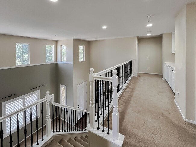 Building Photo - MUST SEE! Beautiful 3 bedroom + Loft + Office Space (or convert to 4th bedroom) + Large Backyard ...
